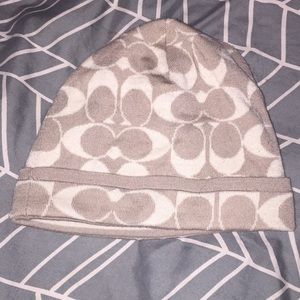 Reversible coach beanie